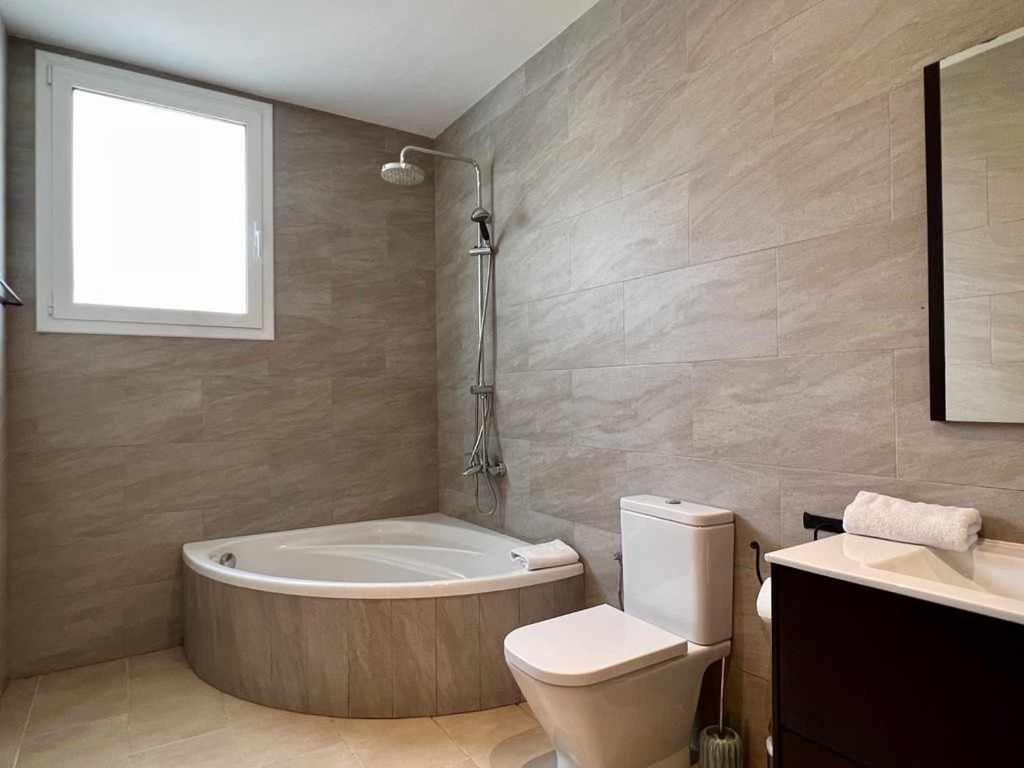 Casa Mas Ambros Con Piscina Desbordante Villa Calonge  Kültér fotó